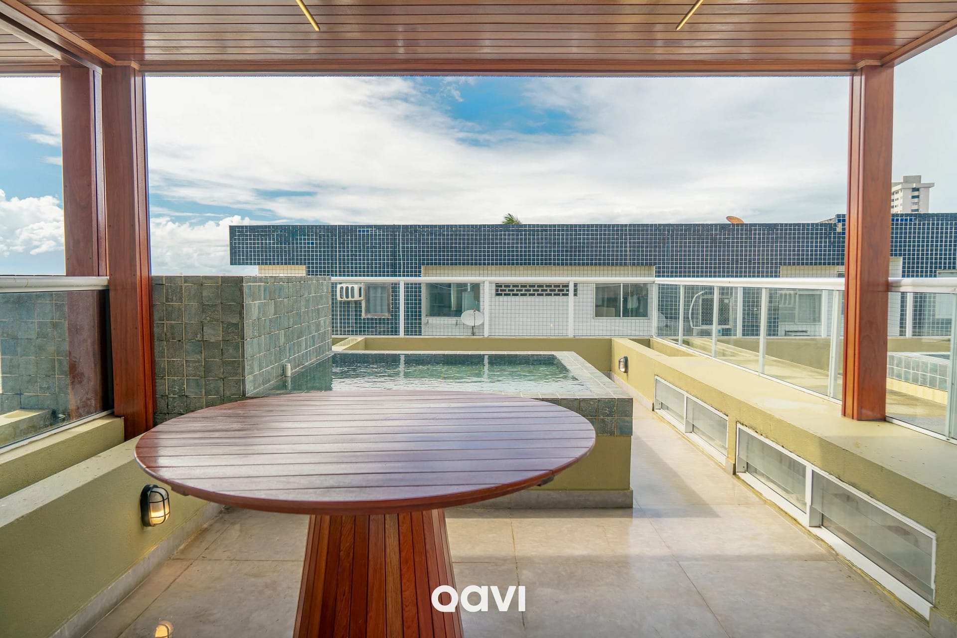Balcony / Terrace — Triplex piscina privativa em Pirangi by Qavi