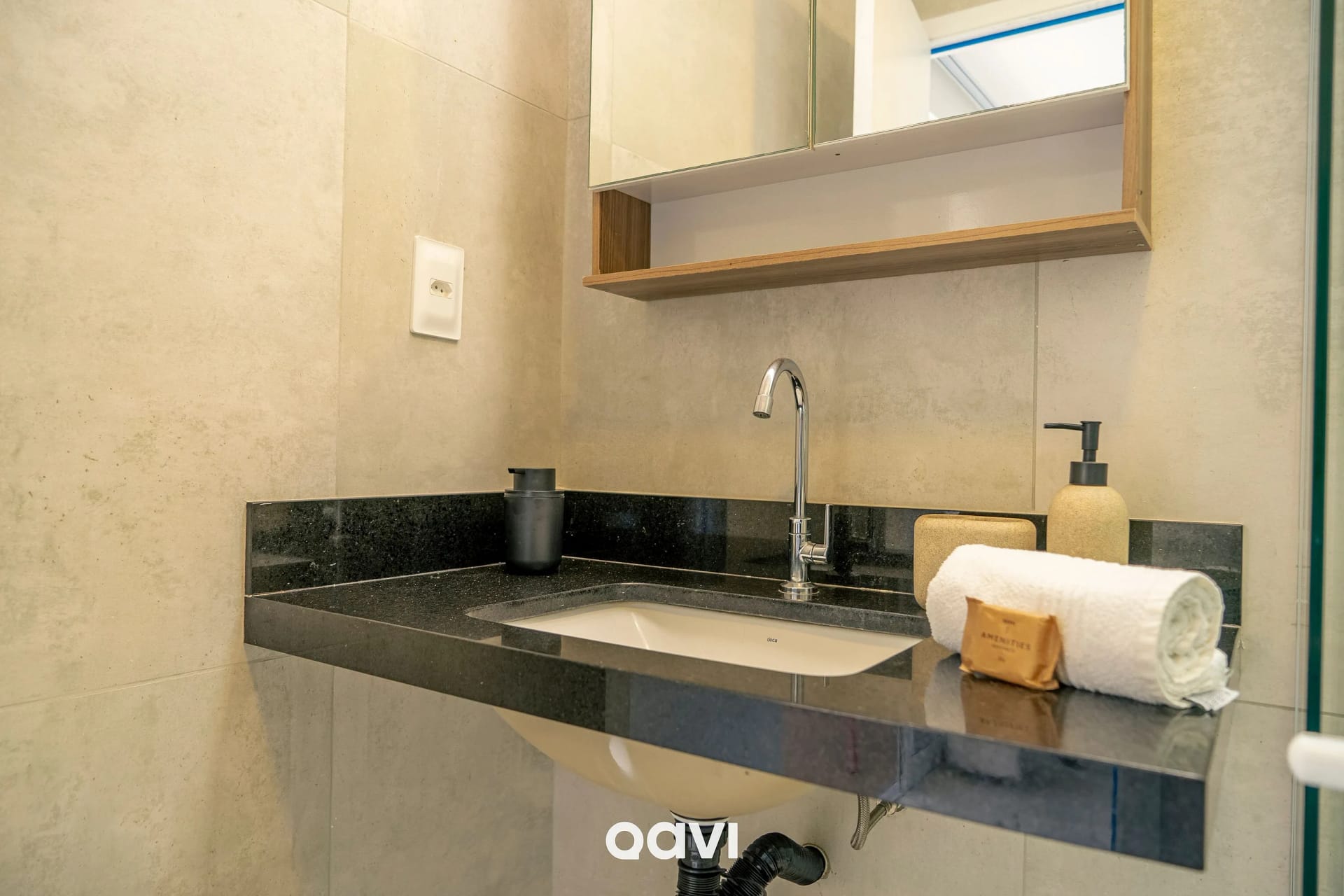 Toilet — Triplex piscina privativa em Pirangi by Qavi