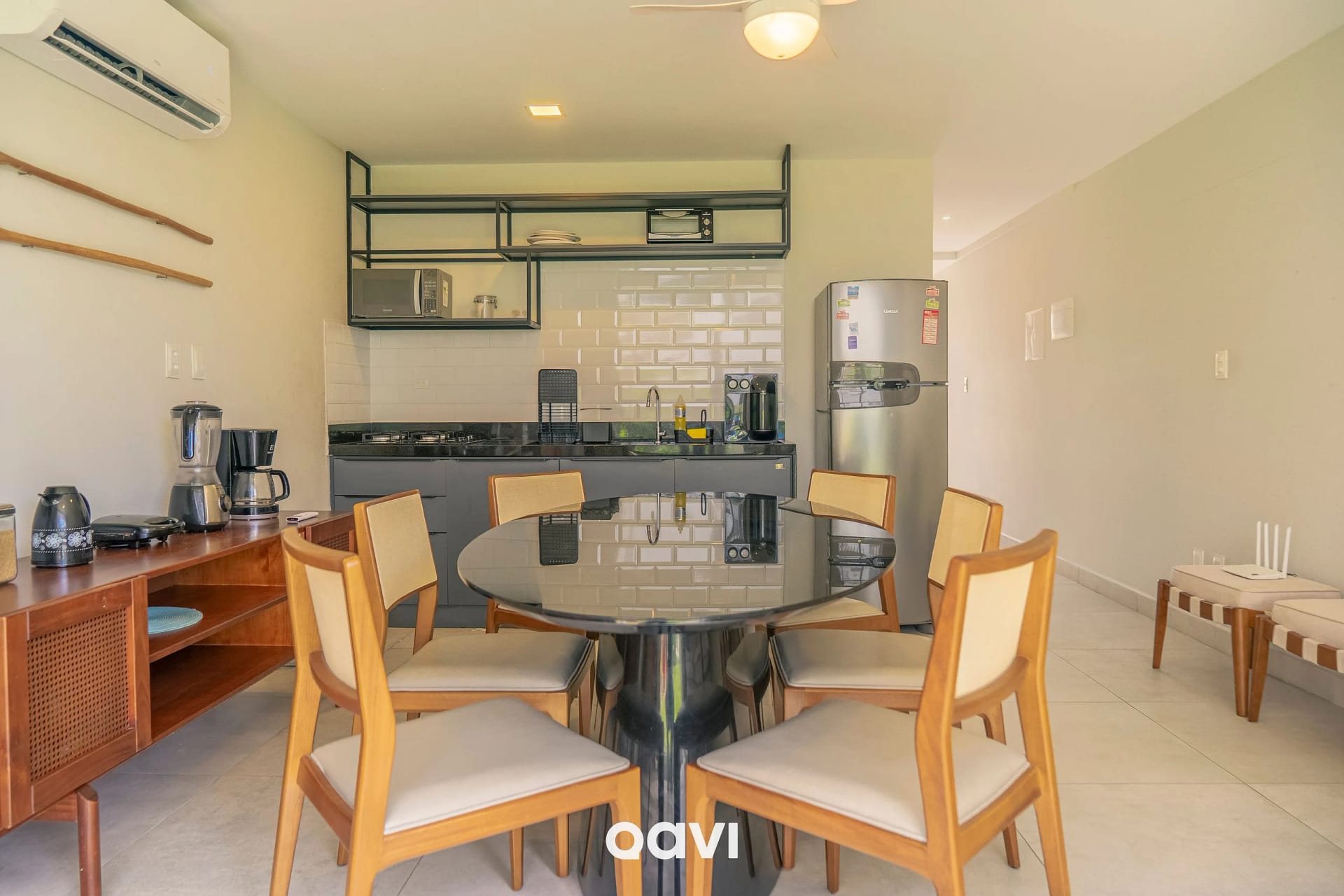 Living Room — Triplex piscina privativa em Pirangi by Qavi