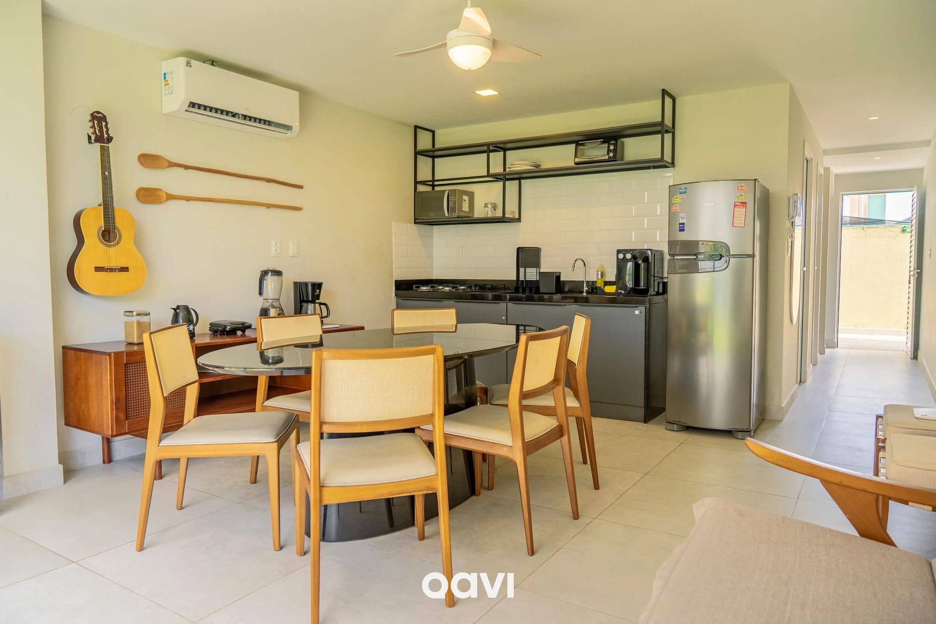 Living Room — Triplex piscina privativa em Pirangi by Qavi