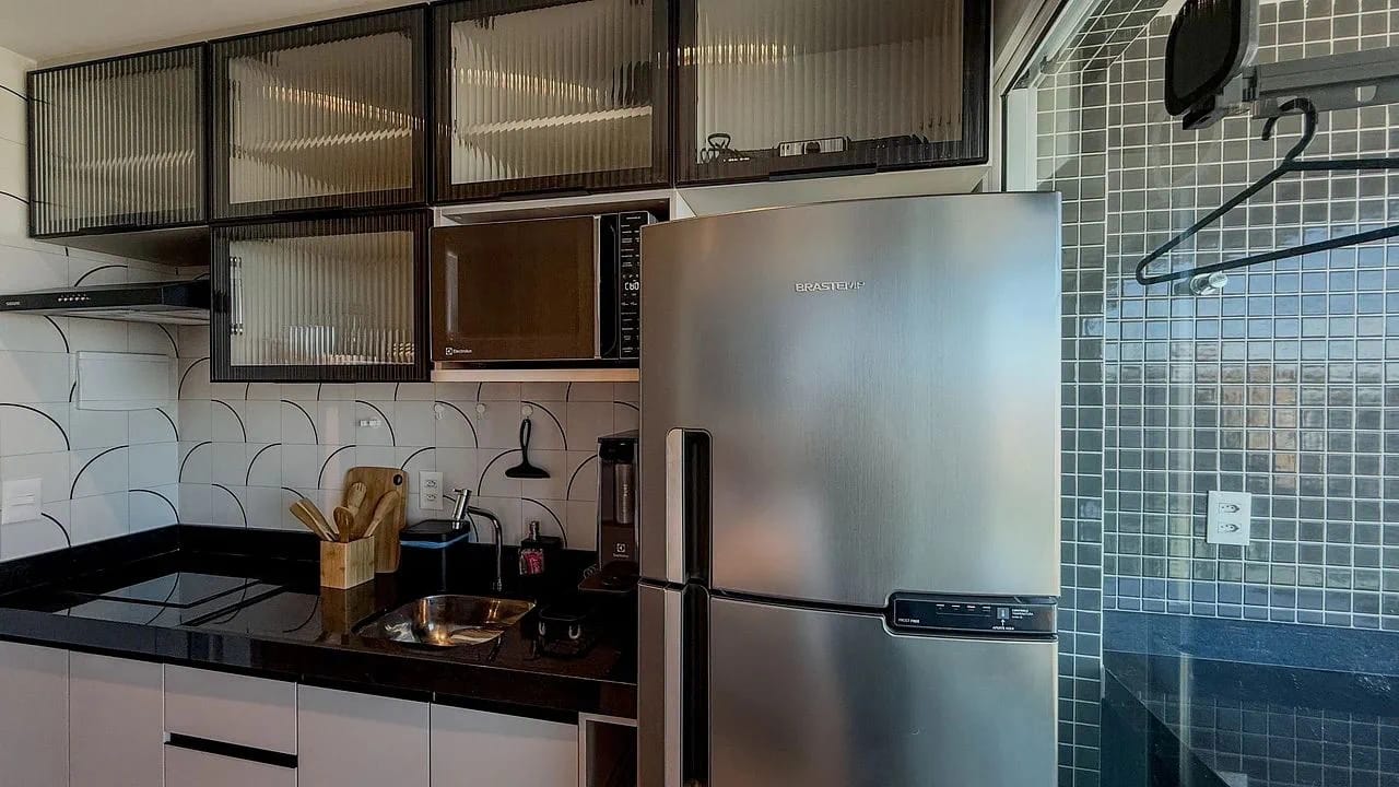 Kitchen or kitchenette — Studio Varanda Vista Mar RN Studio Maceió by Qavi