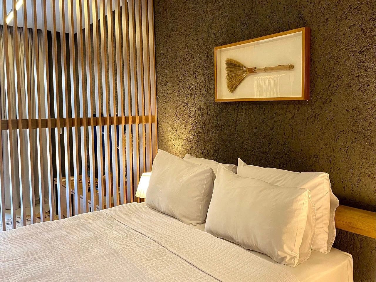 Dormitorio — Studio Design Kamby em Milagres by Qavi