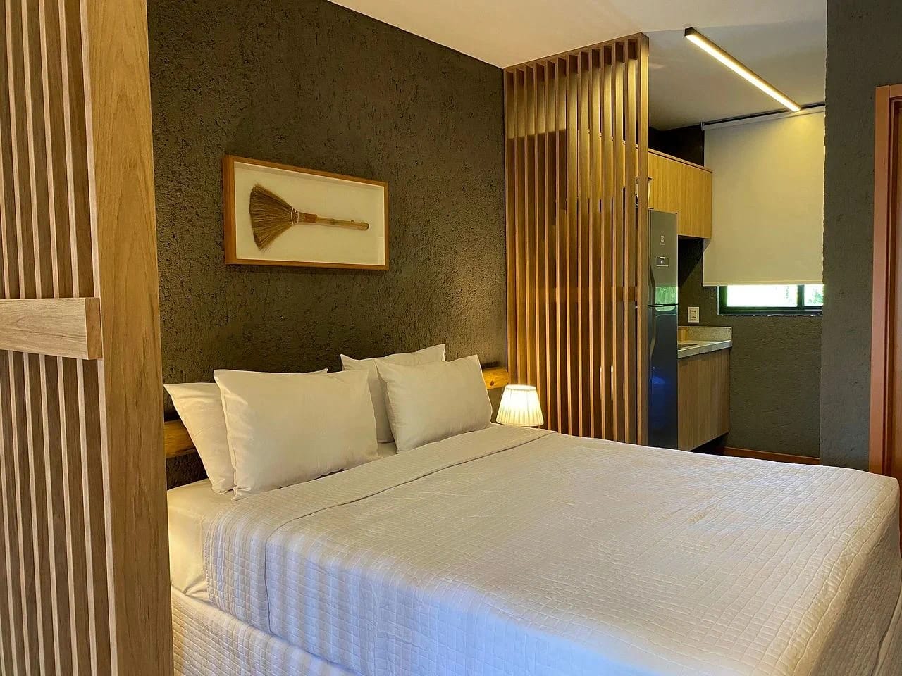 Dormitorio — Studio Design Kamby em Milagres by Qavi