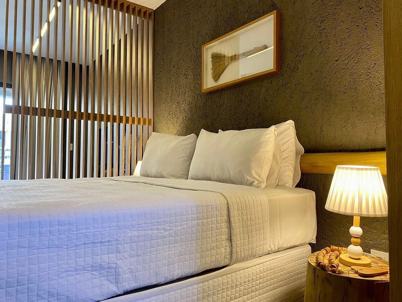 Dormitorio — Studio Design Kamby em Milagres by Qavi