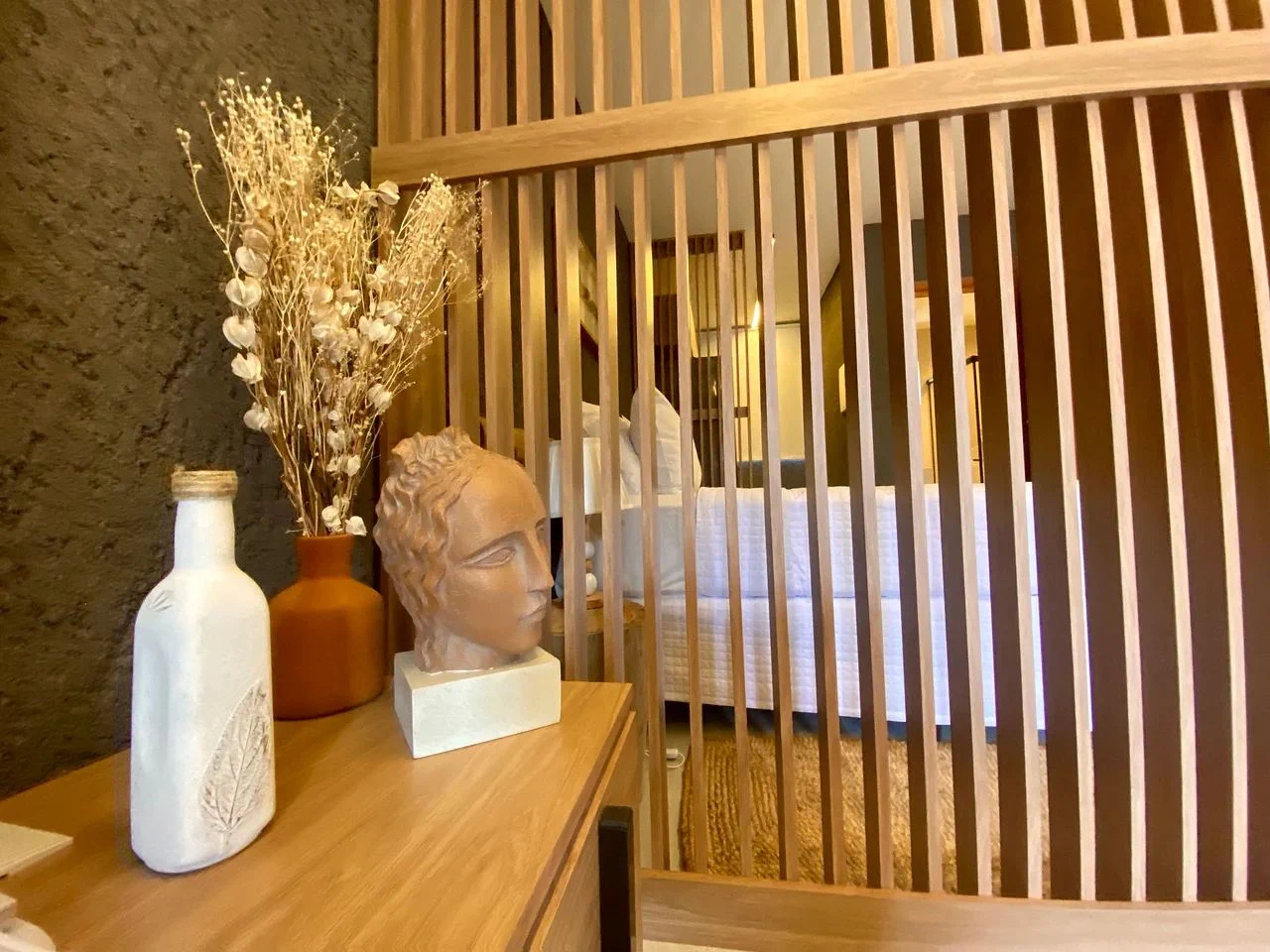 Sala de Estar — Studio Design Kamby em Milagres by Qavi