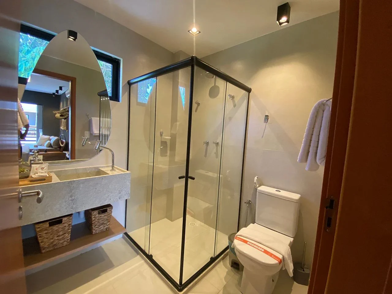 Baño — Studio Design Kamby em Milagres by Qavi