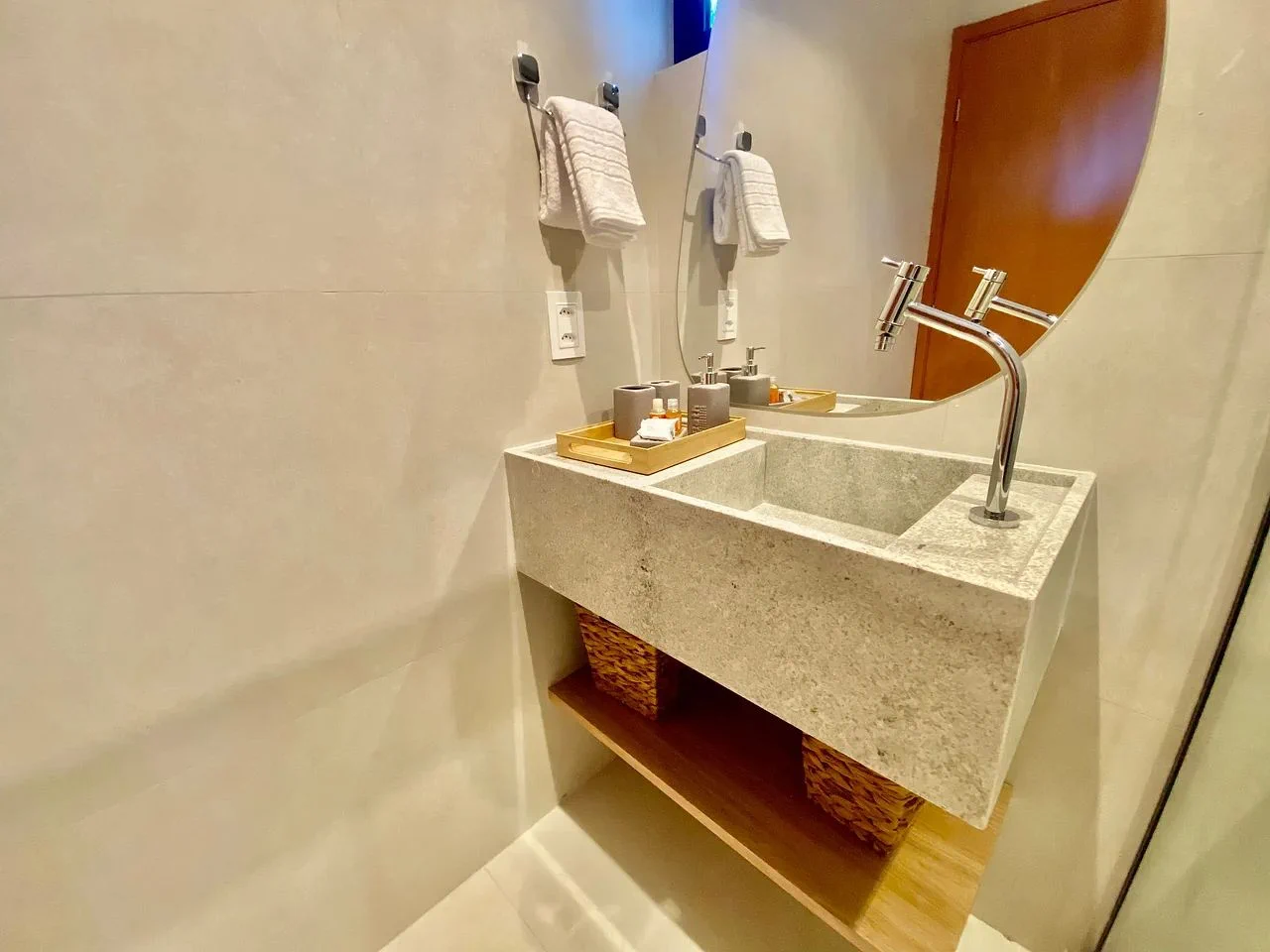 Baño — Studio Design Kamby em Milagres by Qavi