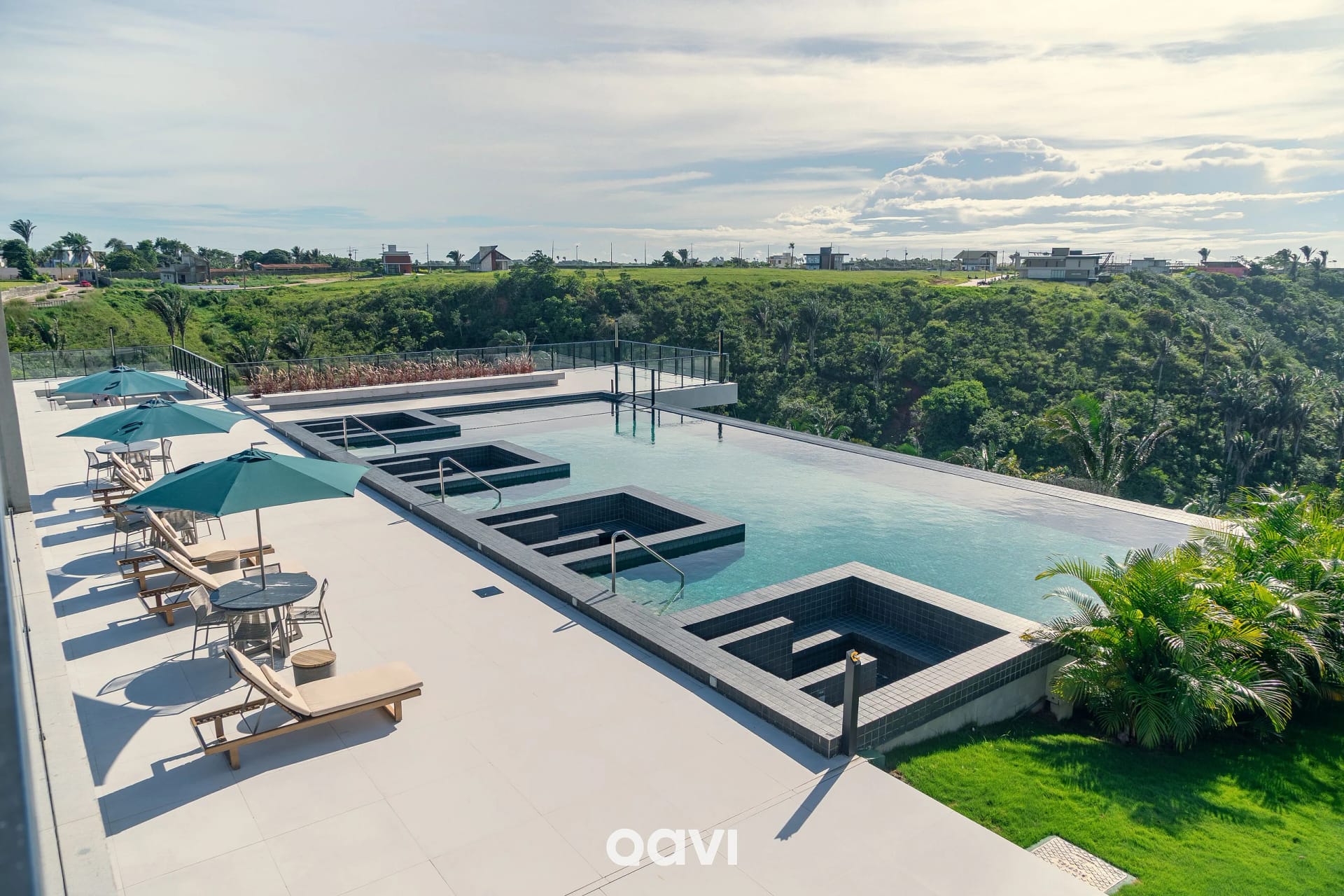 Swimming pool — Casa de alto padrão no Reserva Alteza by QAVI