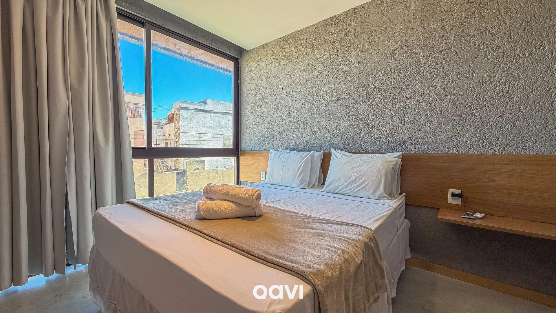 Dormitorio — Casa Design com Piscina e Jacuzzi Milagres by Qavi