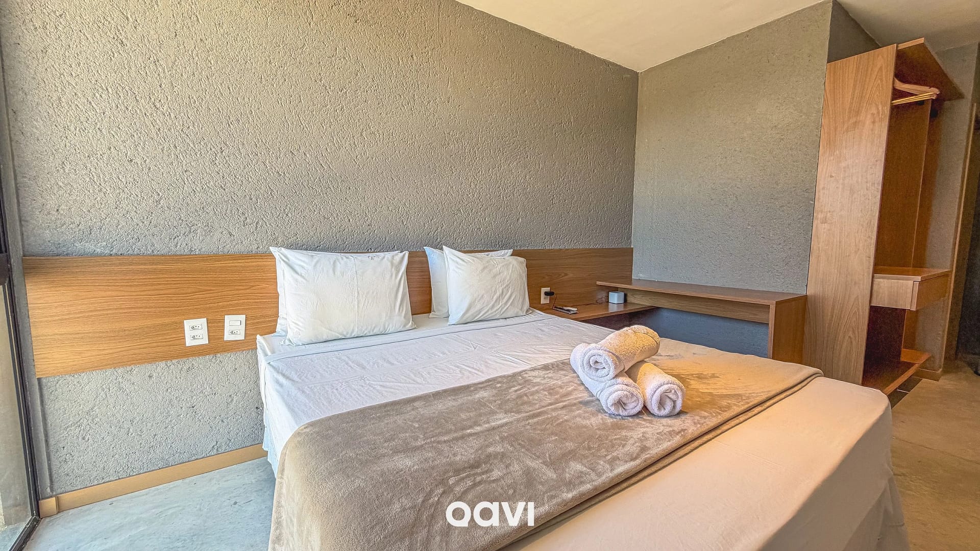 Dormitorio — Casa Design com Piscina e Jacuzzi Milagres by Qavi