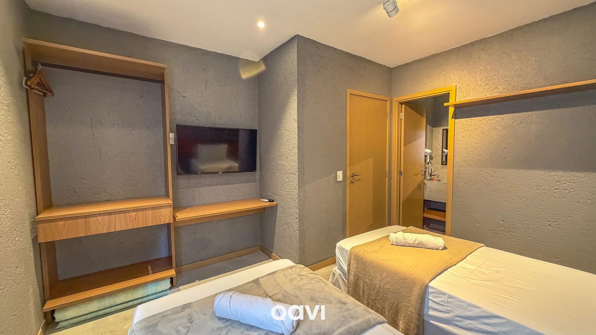 Dormitorio — Casa Design com Piscina e Jacuzzi Milagres by Qavi