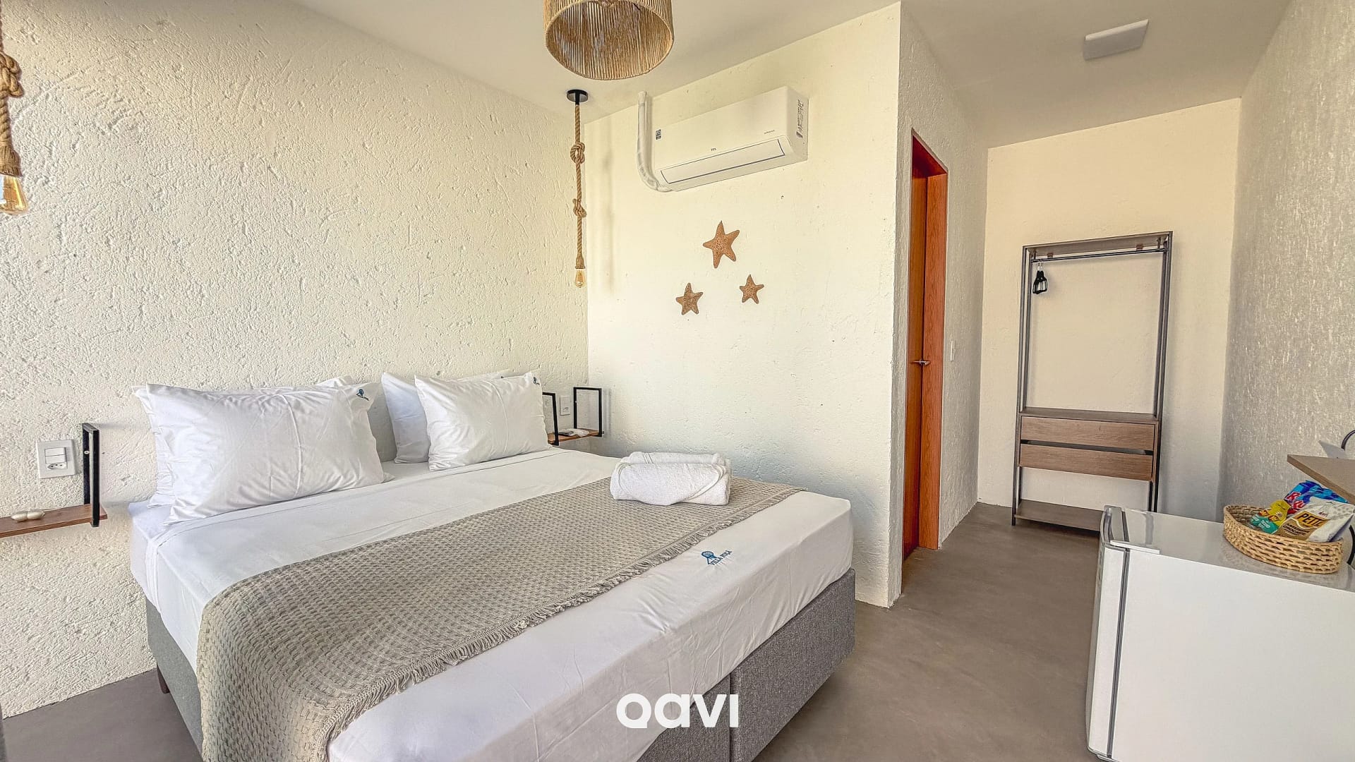 Dormitorio — Bangalô Santorini na Villa Puçá Milagres by Qavi