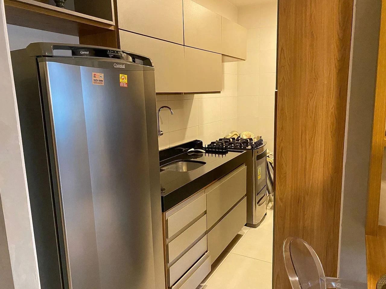 Kitchen or kitchenette — Apartamento no Edifício Time em Maceió by Qavi
