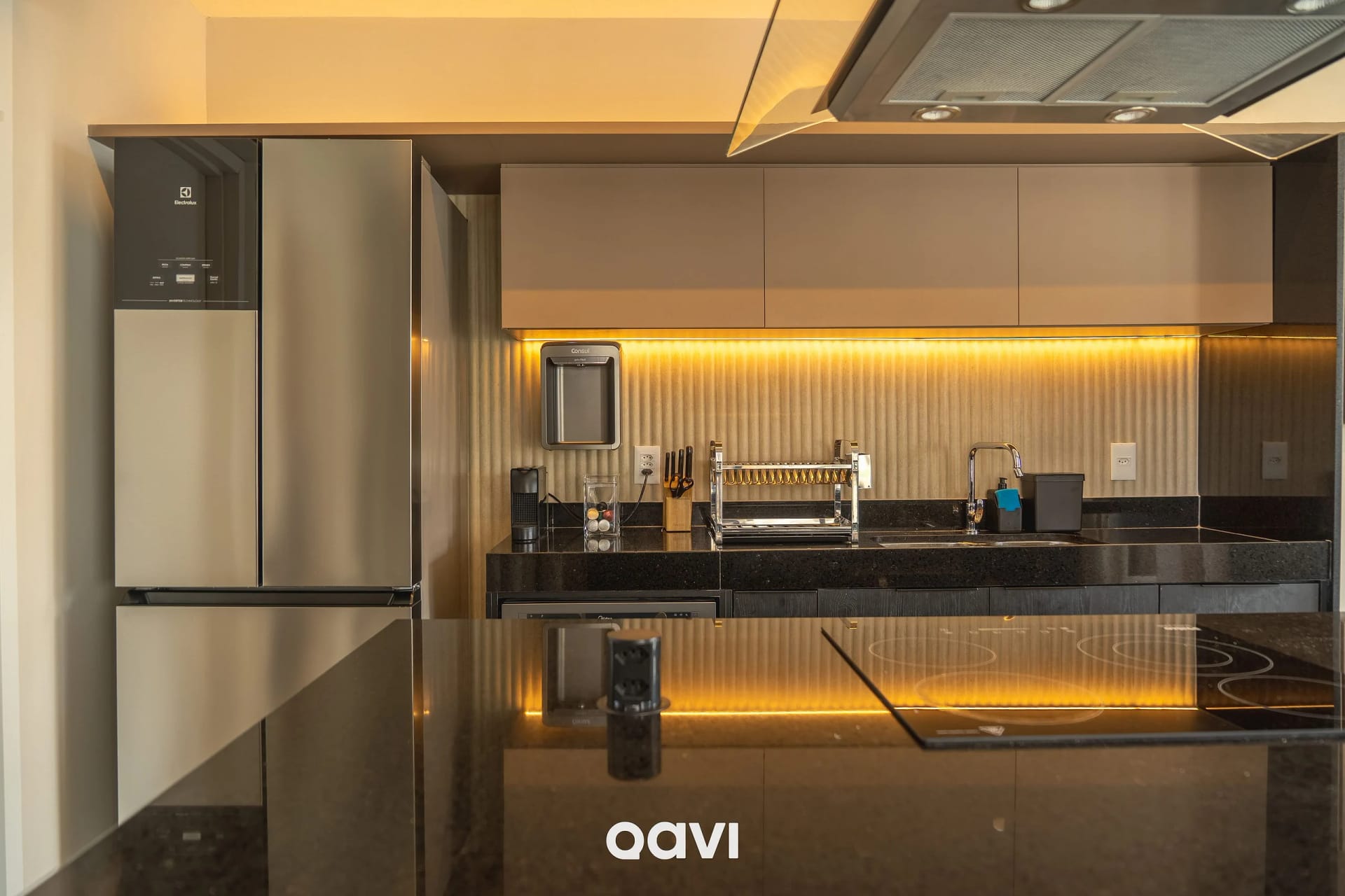 Cozinha ou kitnet — Casa Aurora Pipa com Piscina Privativa by Qavi