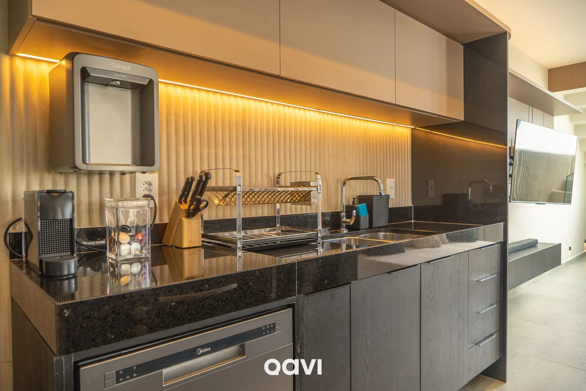 Cozinha ou kitnet — Casa Aurora Pipa com Piscina Privativa by Qavi