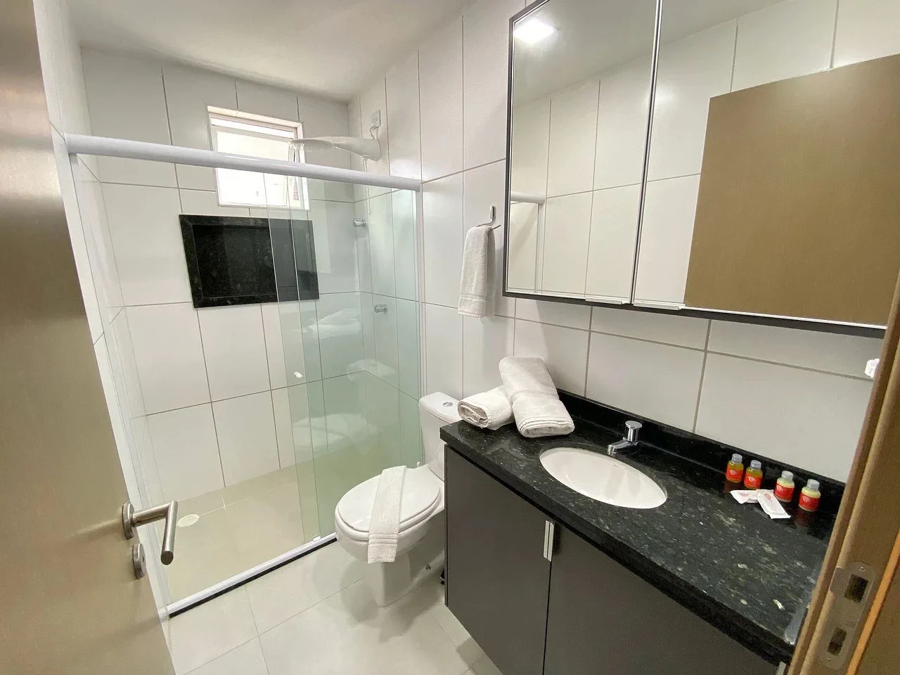 Banheiro — Apartamento no Edifício Strauss em Maceió by Qavi