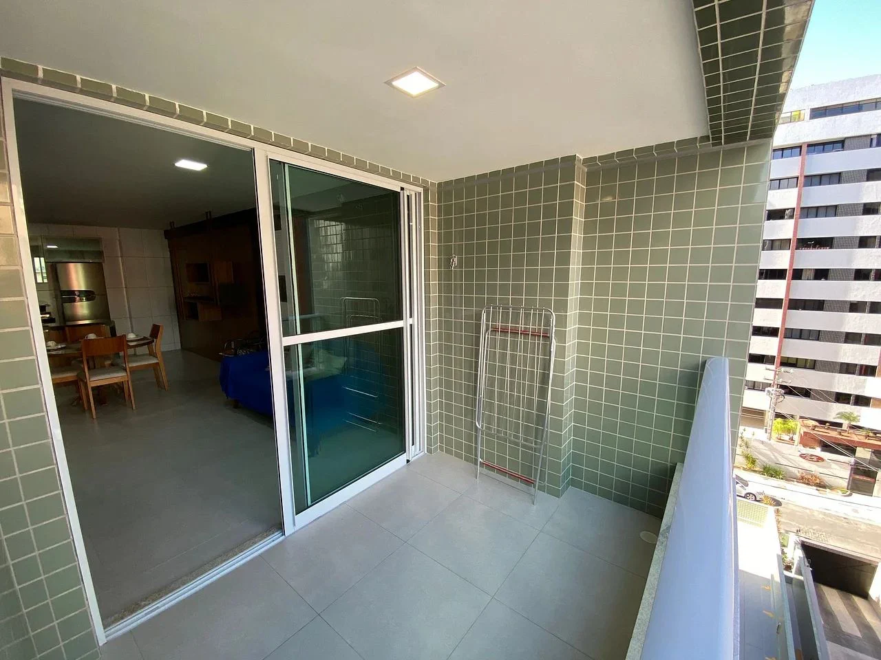 Varanda / Terraço — Apartamento no Edifício Strauss em Maceió by Qavi