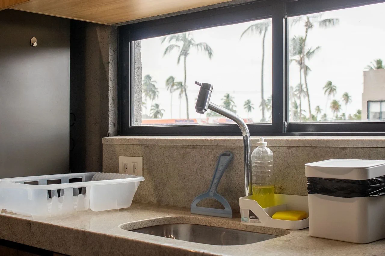 Kitchen or kitchenette — Apartamento Villas Patacho Milagres by Qavi