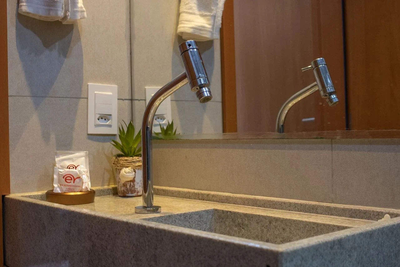 Toilet — Apartamento Villas Patacho Milagres by Qavi
