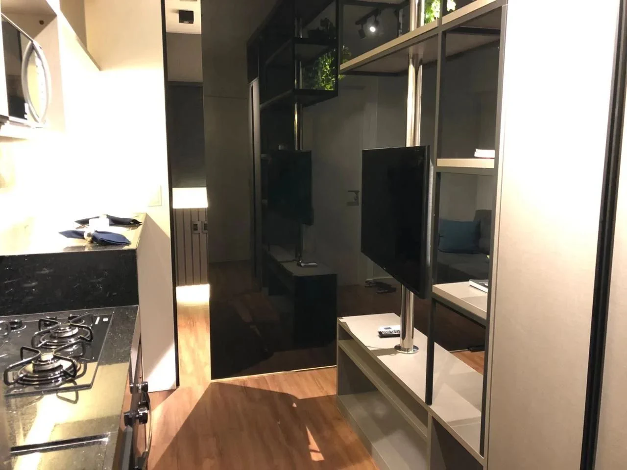 Kitchen or kitchenette — Studio Edifício Time em Maceió by Qavi