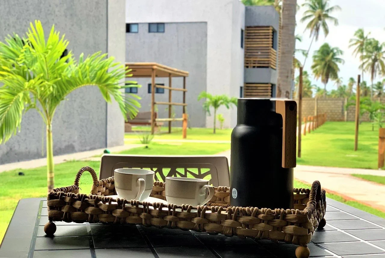 Fachada / Terraza — Apartamento Manatee em Milagres by Qavi