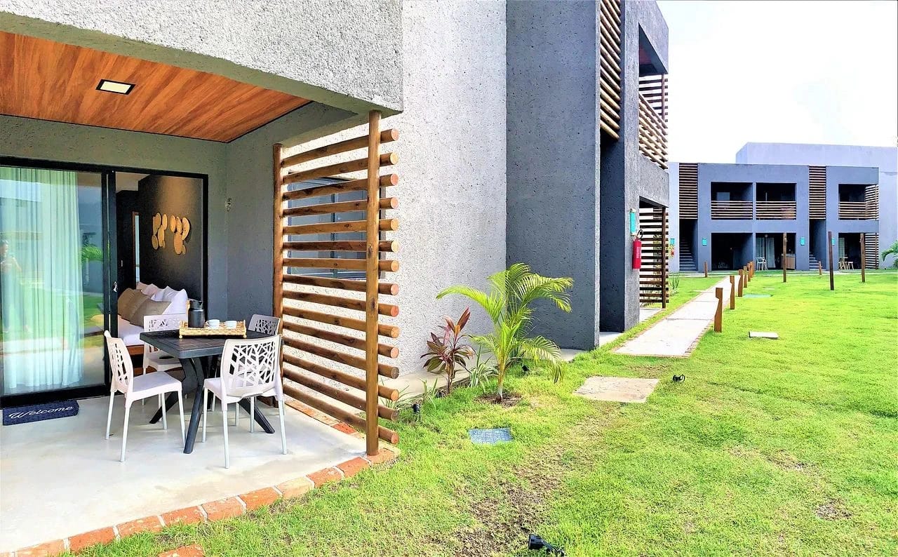Fachada / Terraza — Apartamento Manatee em Milagres by Qavi