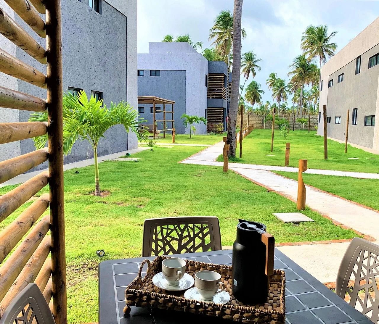 Fachada / Terraza — Apartamento Manatee em Milagres by Qavi