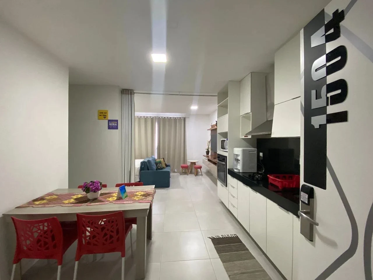 Kitchen or kitchenette — Studio Edifício Time em Maceió by Qavi