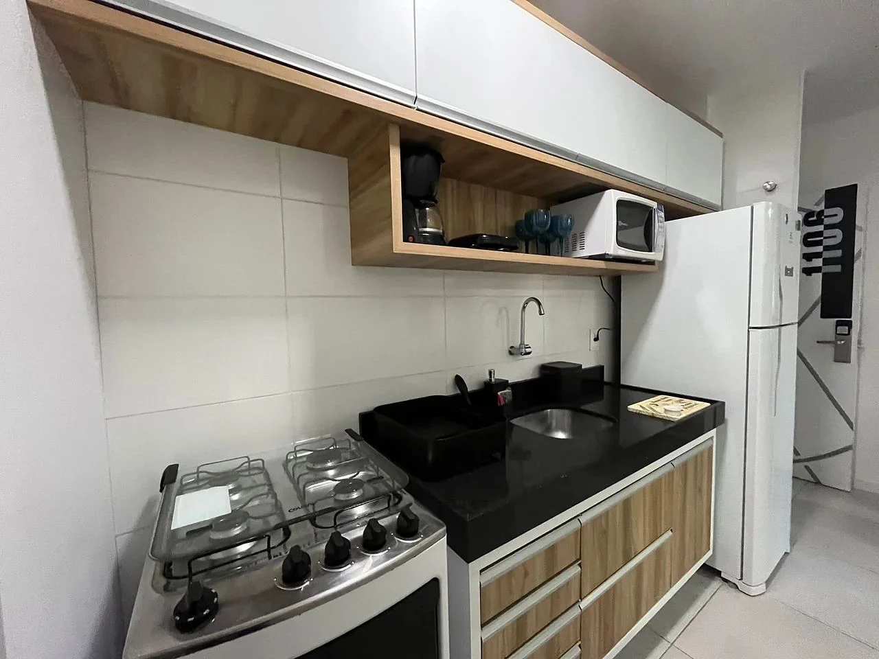 Kitchen or kitchenette — Apartamento no Edifício Time em Maceió by Qavi