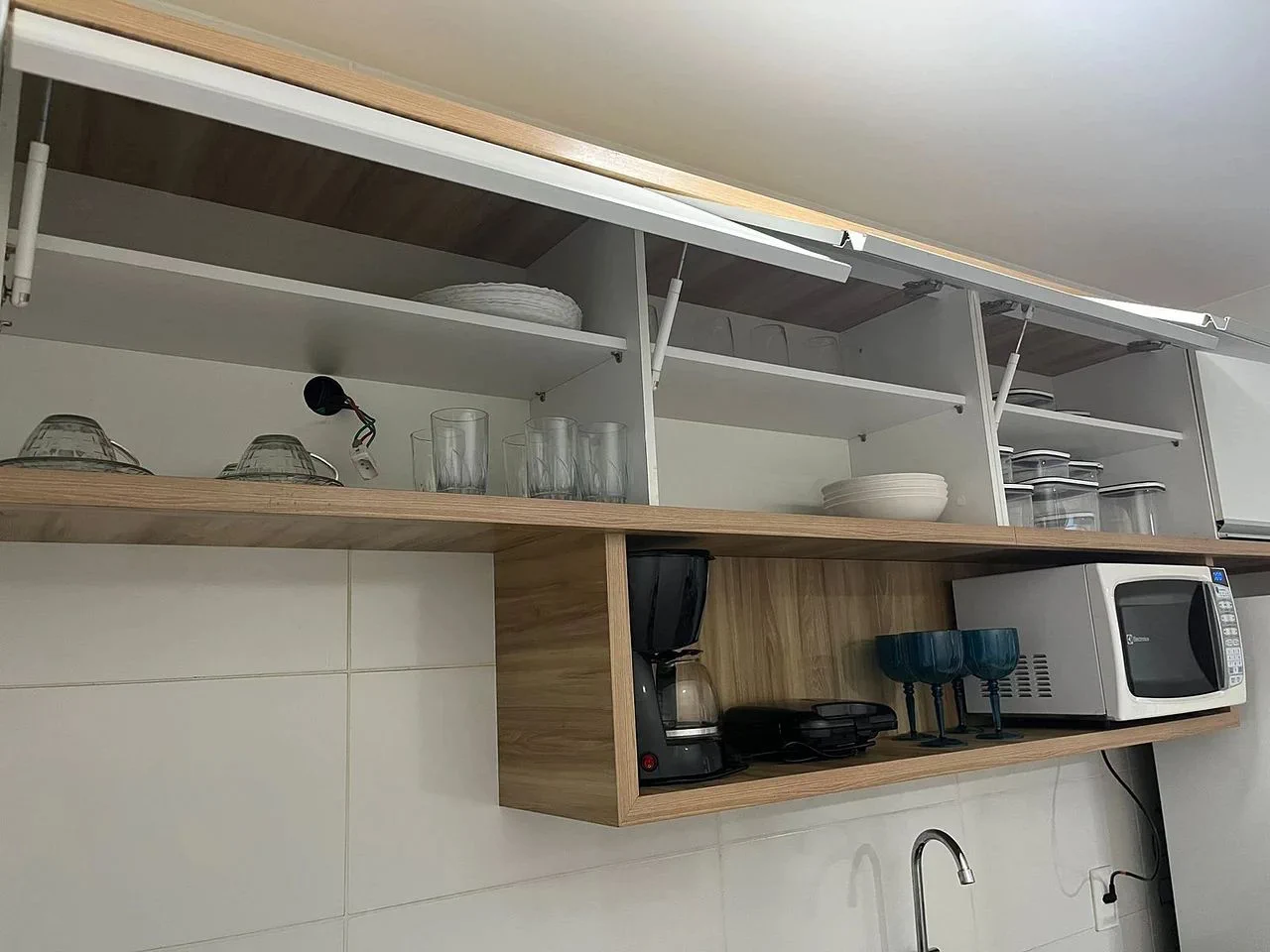 Kitchen or kitchenette — Apartamento no Edifício Time em Maceió by Qavi