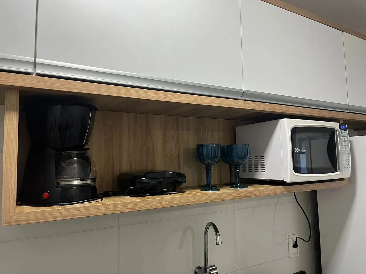 Kitchen or kitchenette — Apartamento no Edifício Time em Maceió by Qavi