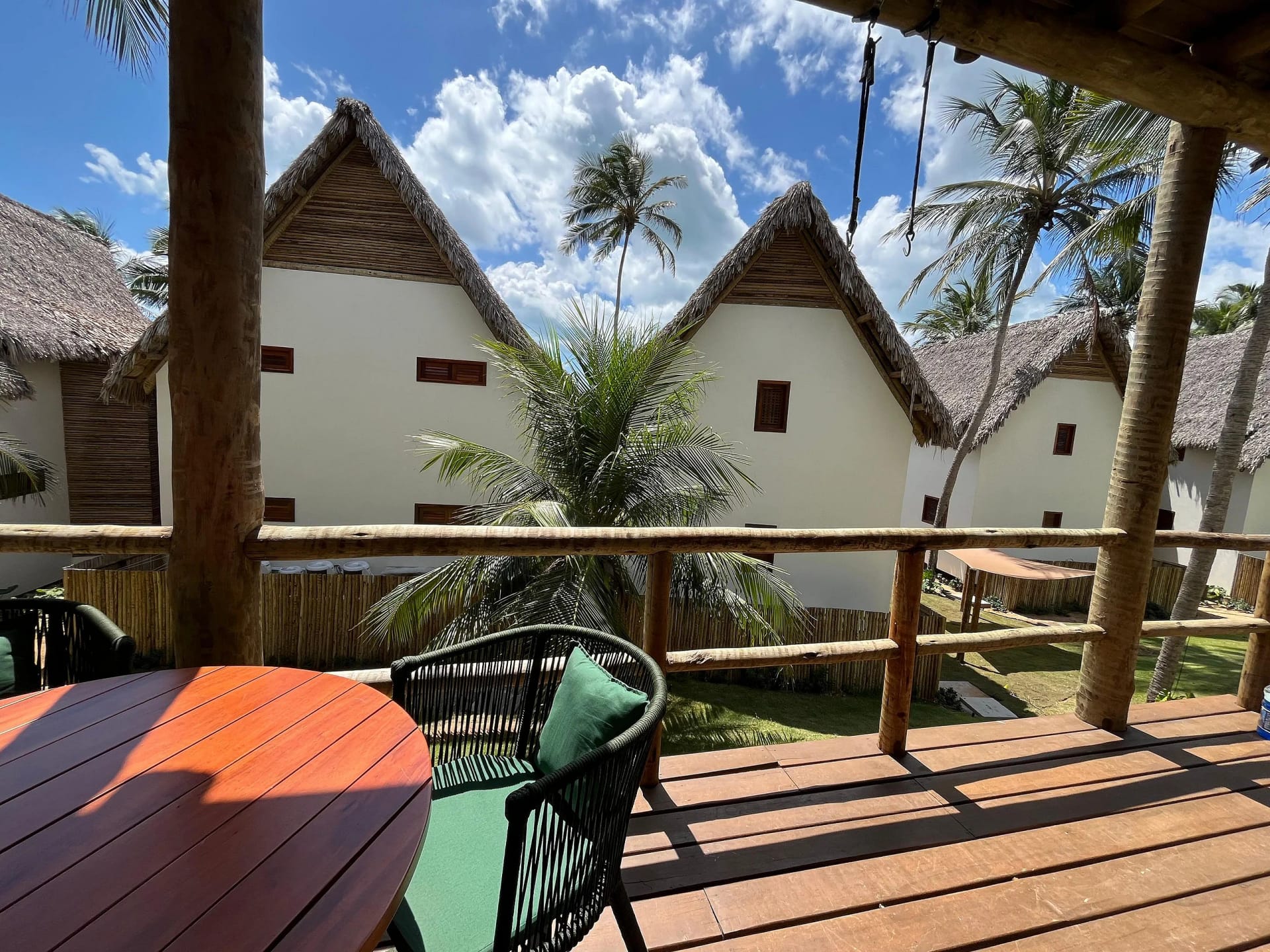Fachada / Terraza — Chalé Cajueiro Vila Mar Resort by Qavi