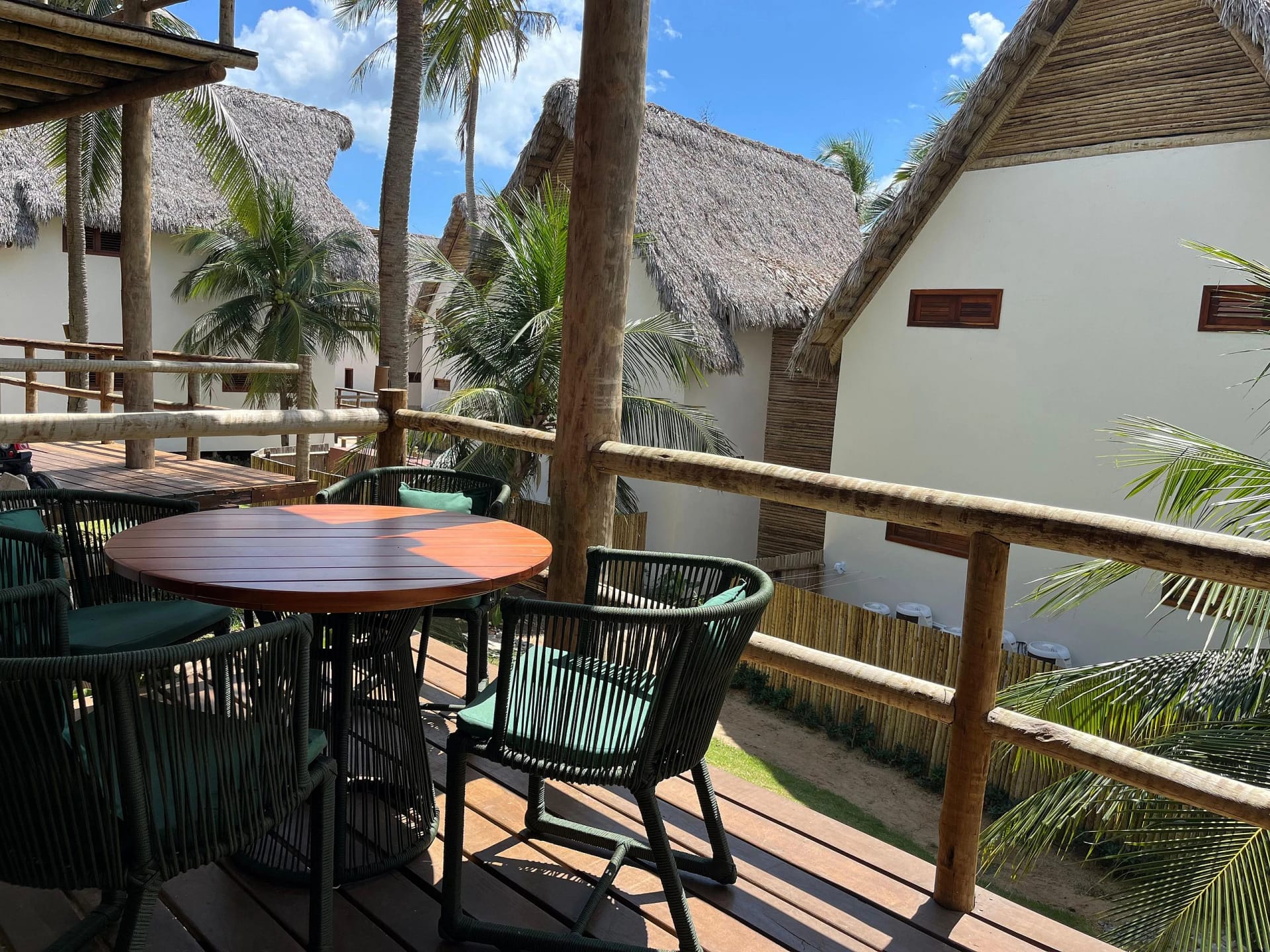 Fachada / Terraza — Chalé Cajueiro Vila Mar Resort by Qavi