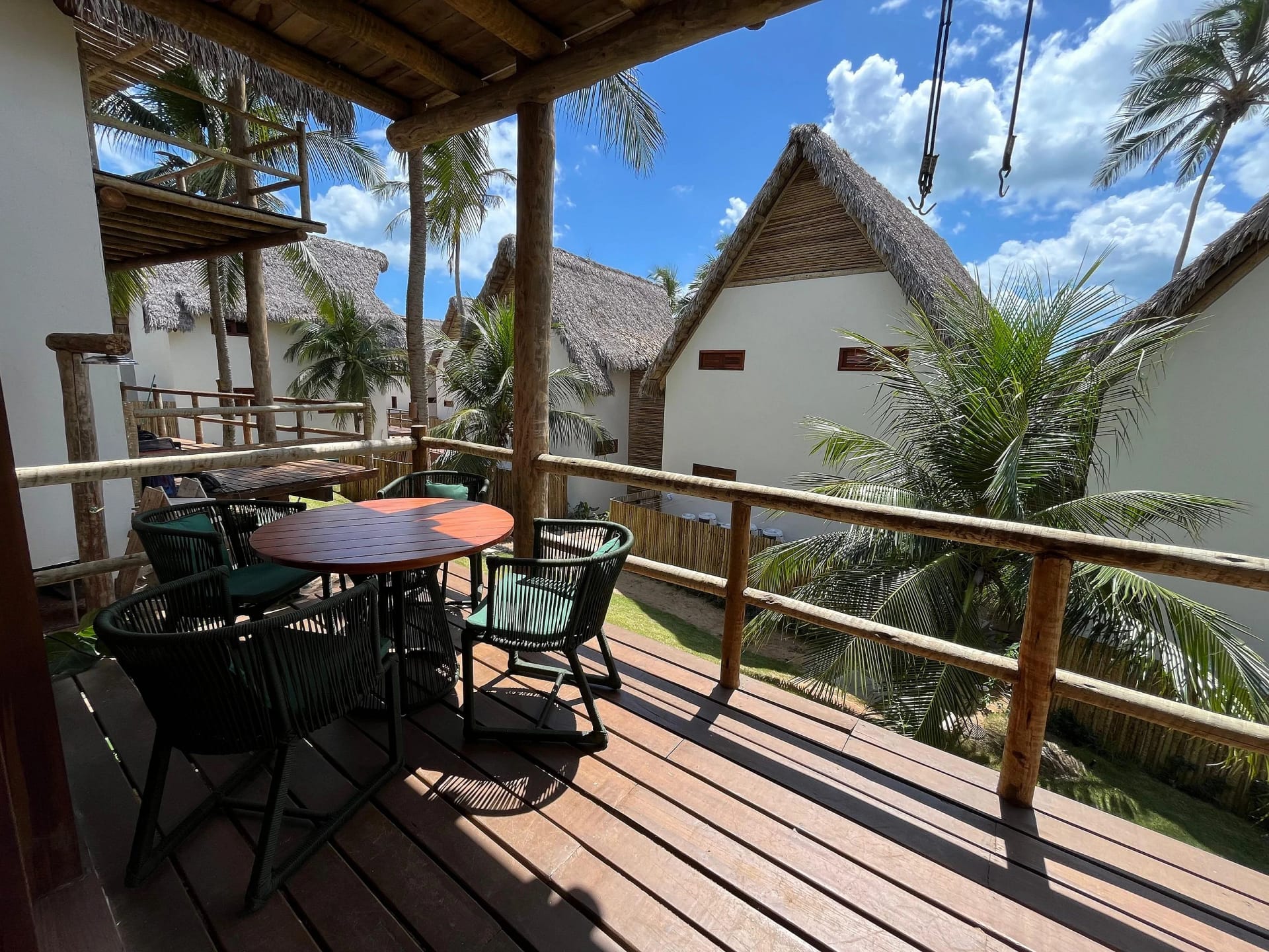 Fachada / Terraza — Chalé Cajueiro Vila Mar Resort by Qavi