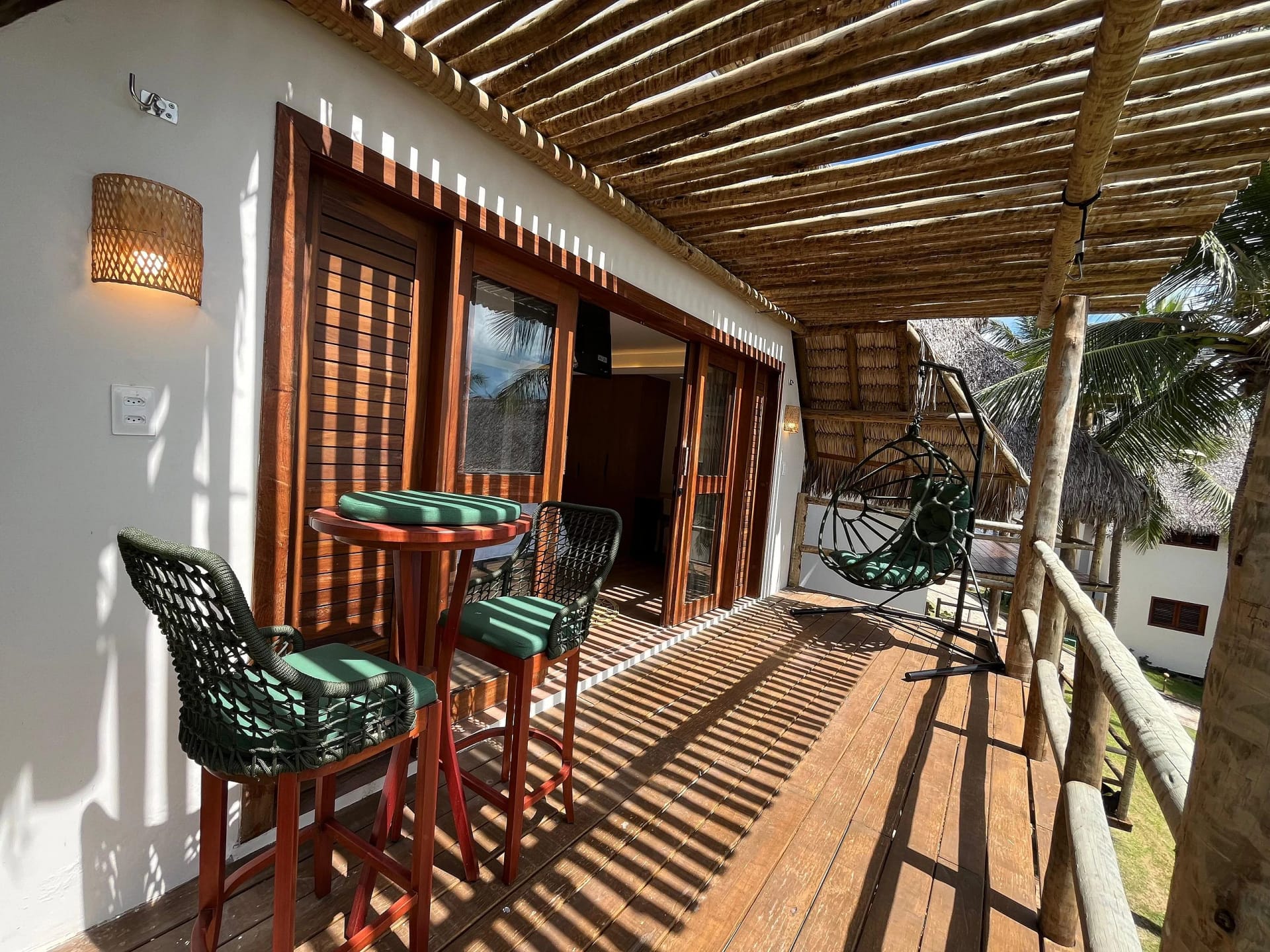 Fachada / Terraza — Chalé Cajueiro Vila Mar Resort by Qavi