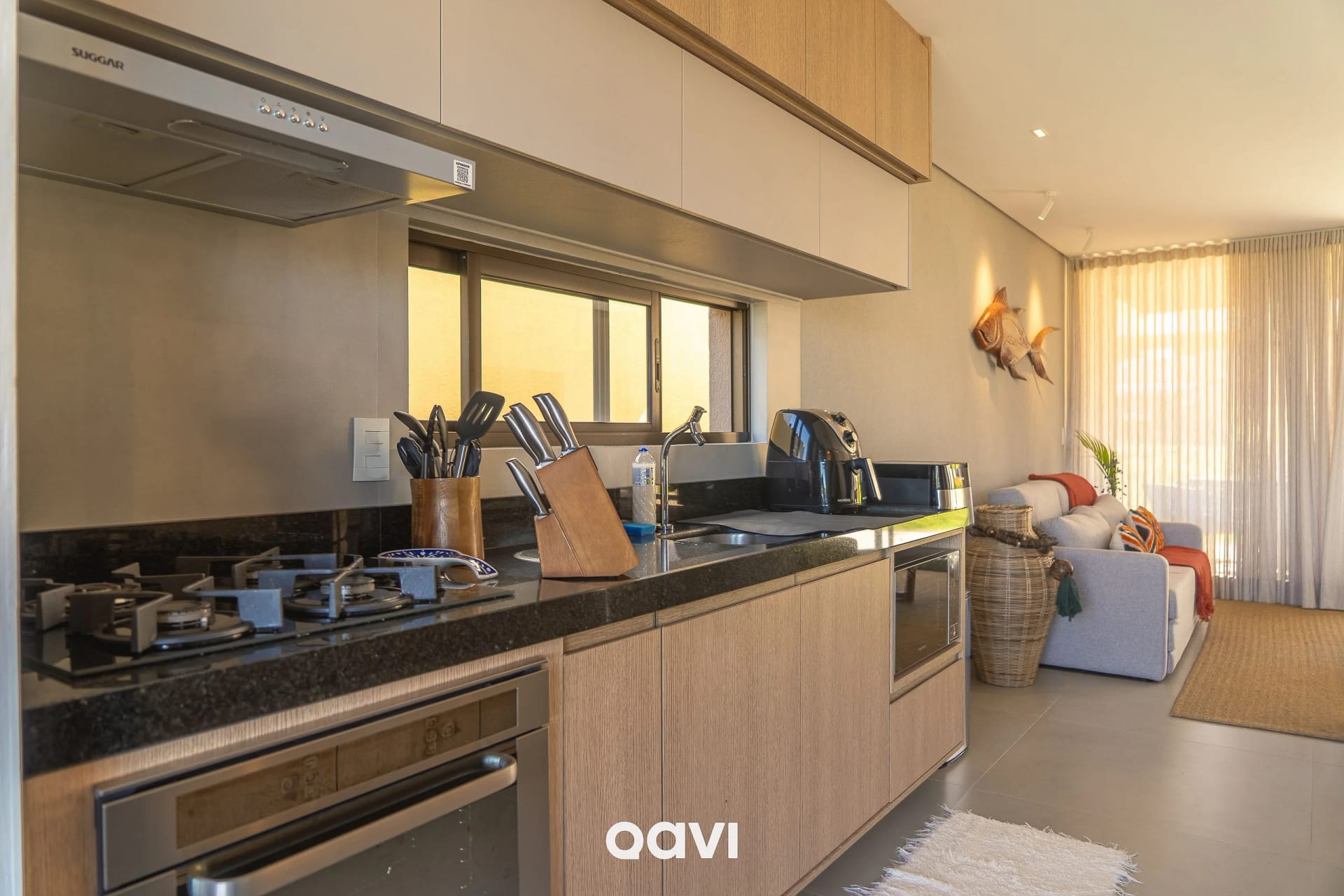 Kitchen or kitchenette — Casa Oriah Milagres by Qavi