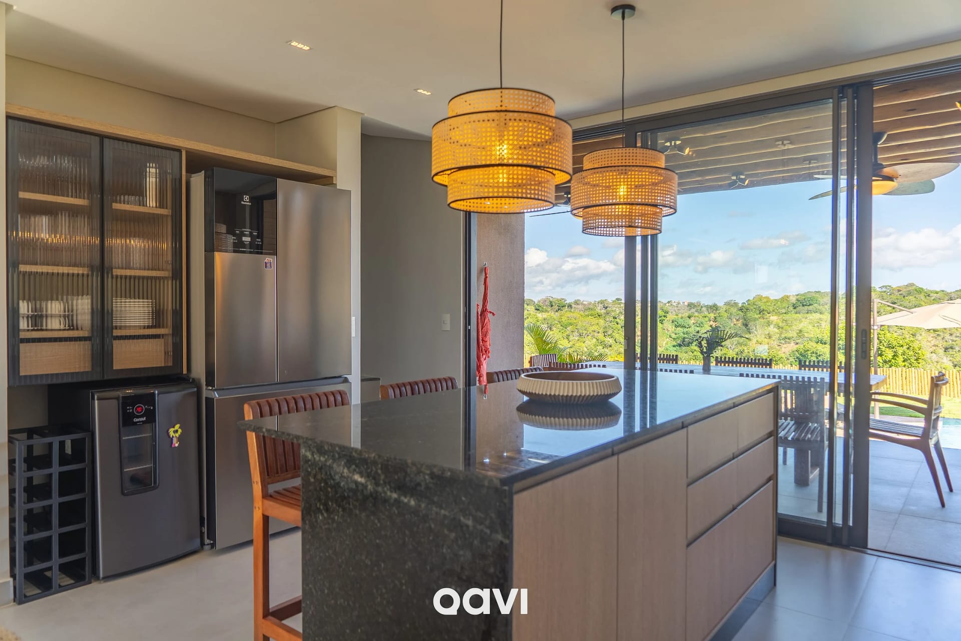 Kitchen or kitchenette — Casa Oriah Milagres by Qavi