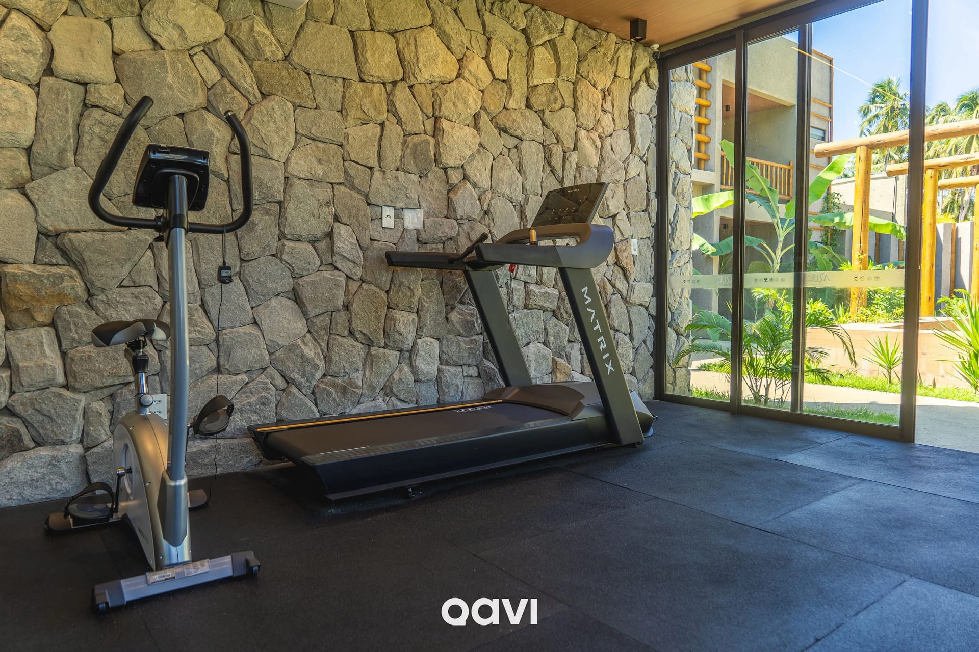 Gimnasio / Espacio Fitness — Studio Design na Praia do Patacho Milagres by Qavi