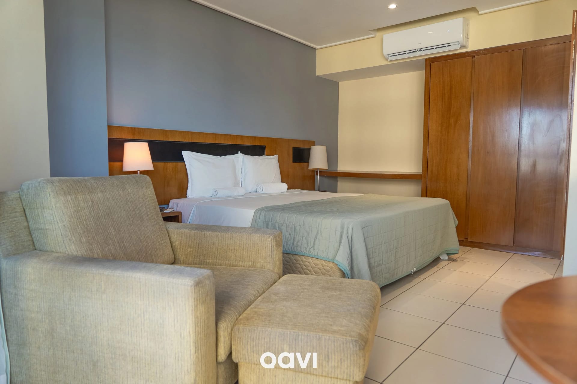 Bedroom — Flat com Vista Parcial Mar em Petrópolis by QAVI