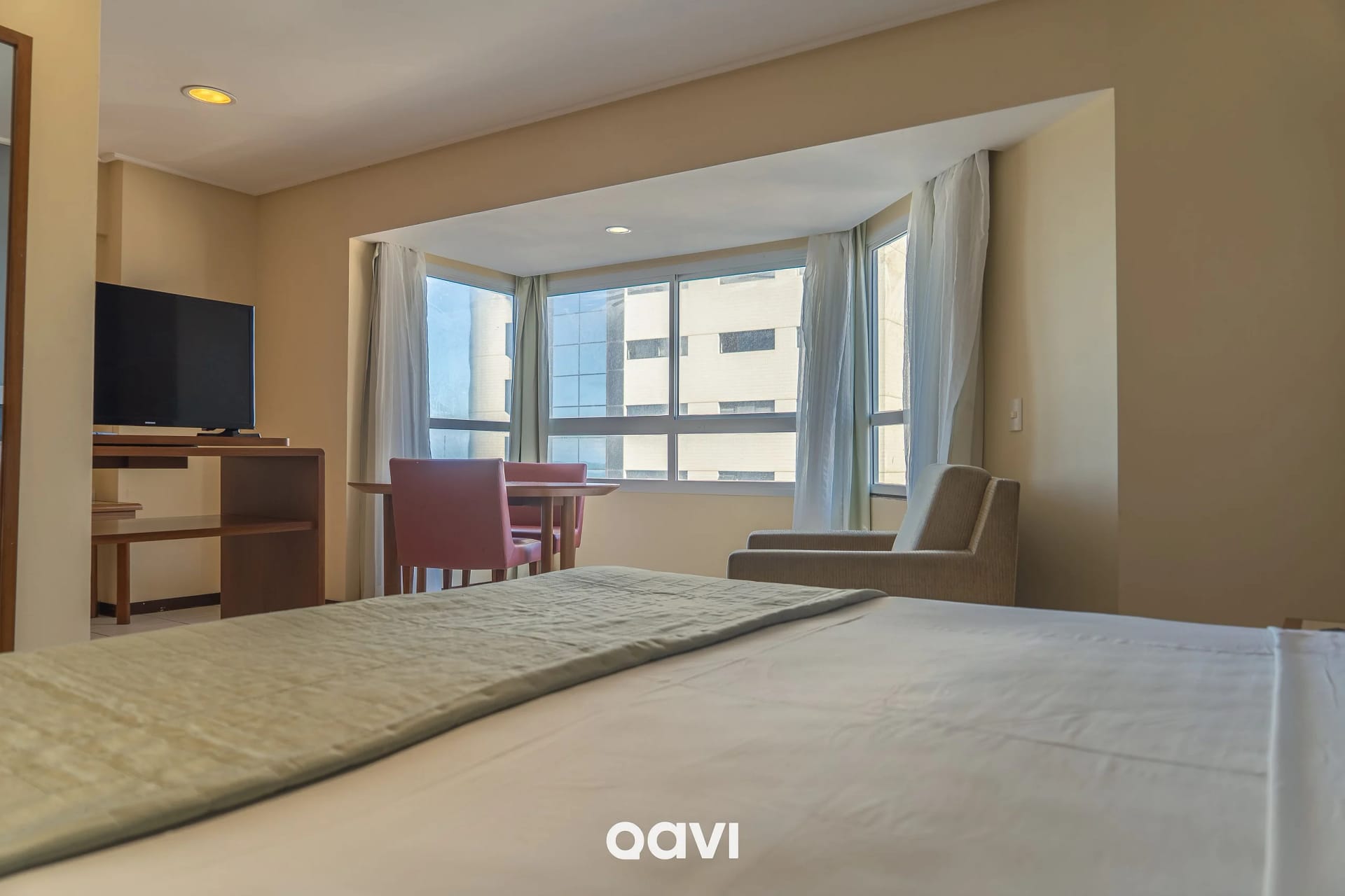 Bedroom — Flat com Vista Parcial Mar em Petrópolis by QAVI