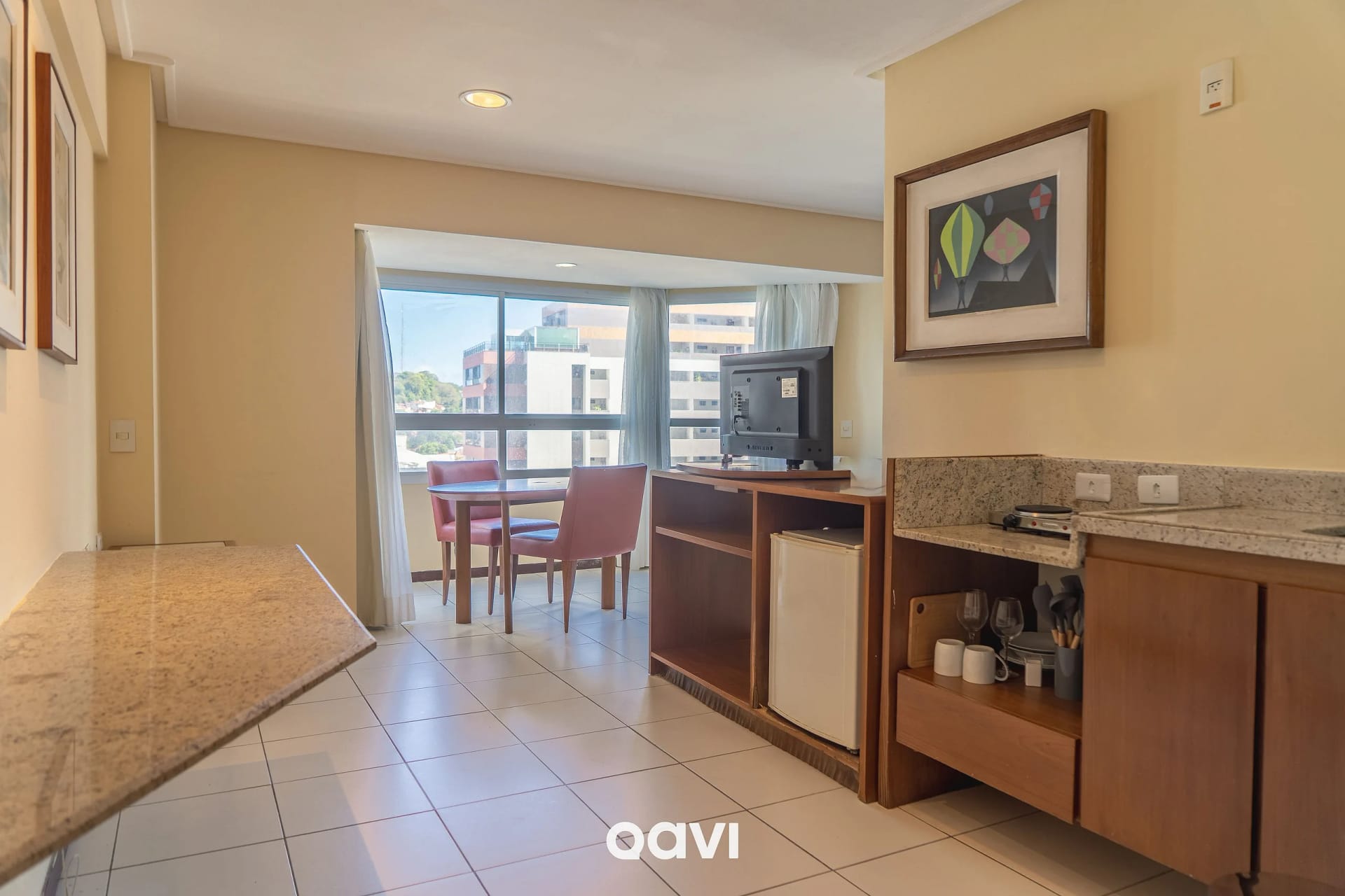 Kitchen or kitchenette — Flat com Vista Parcial Mar em Petrópolis by QAVI