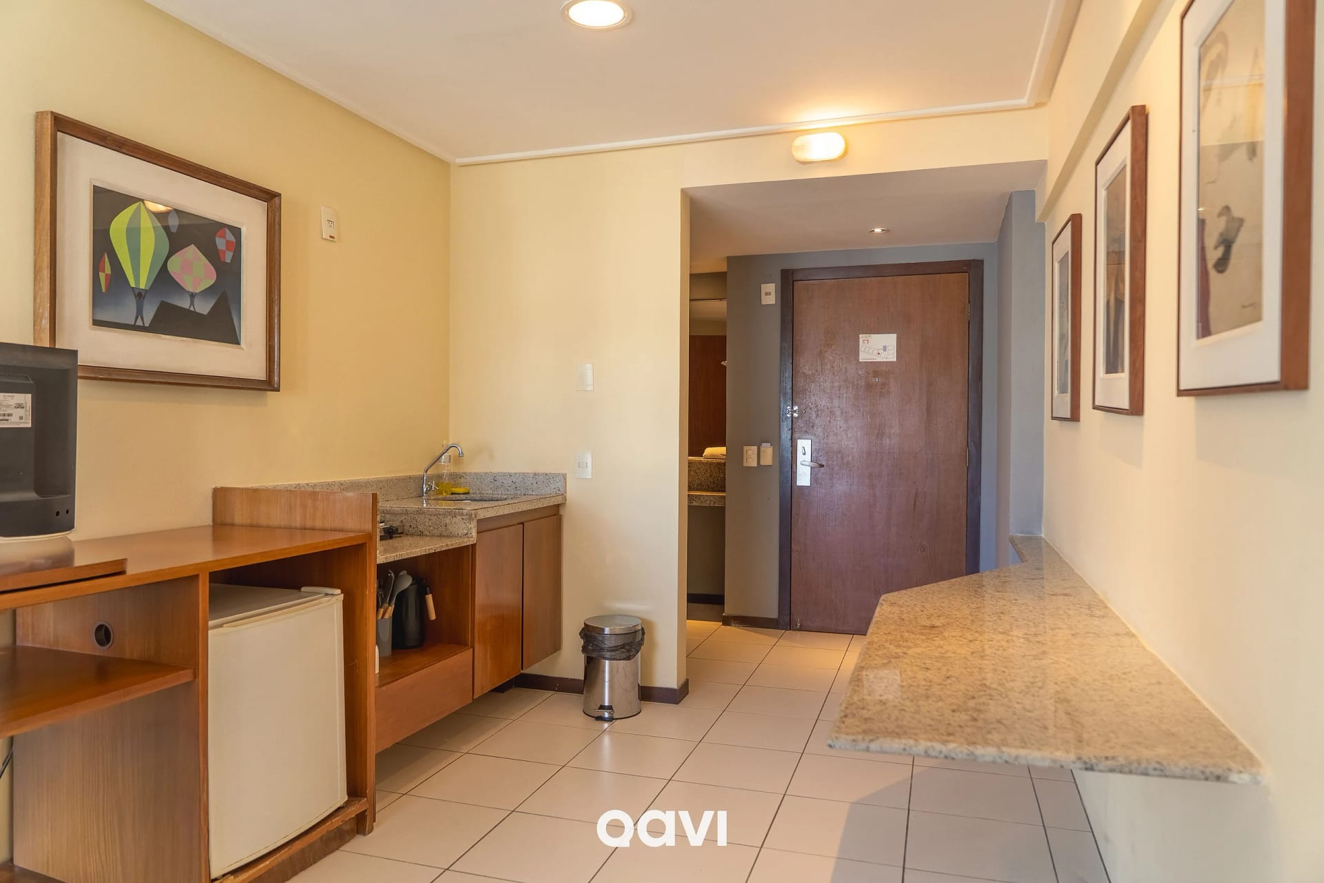 Kitchen or kitchenette — Flat com Vista Parcial Mar em Petrópolis by QAVI